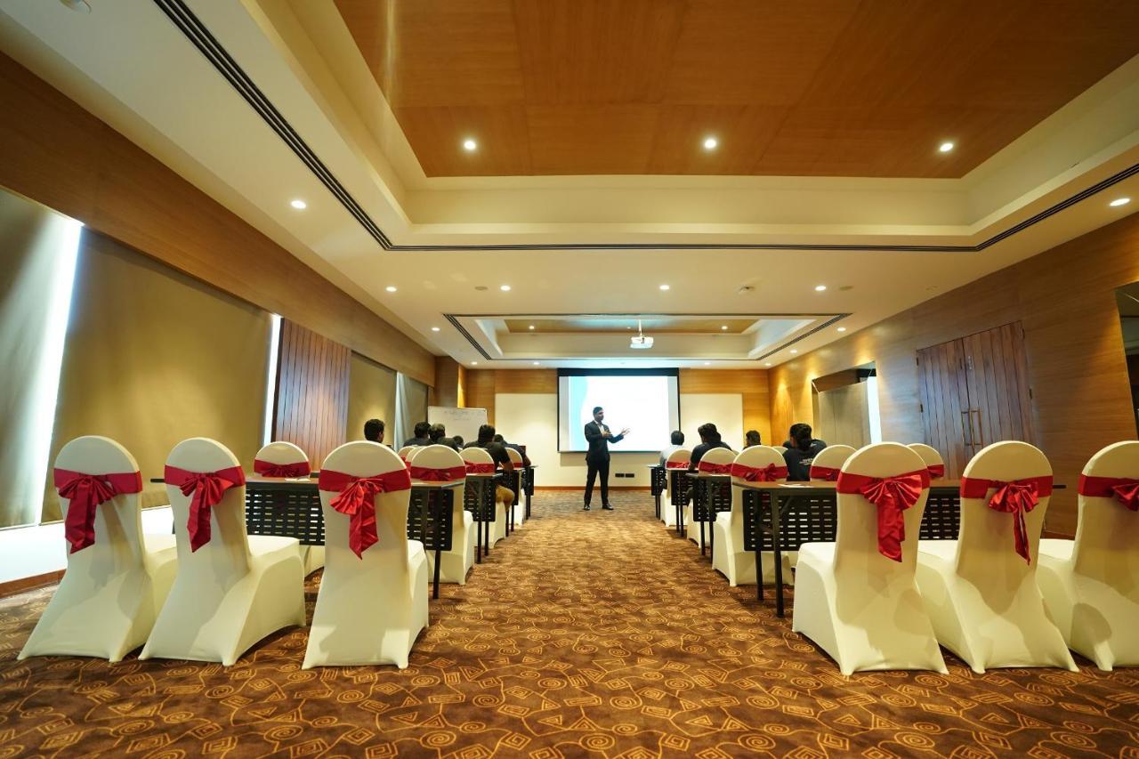 Manjeera Sarovar Premiere Hotell Rājahmundry Eksteriør bilde
