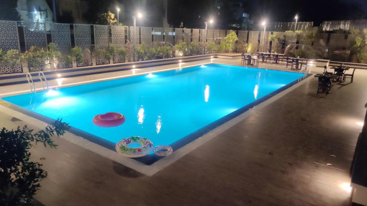 Manjeera Sarovar Premiere Hotell Rājahmundry Eksteriør bilde