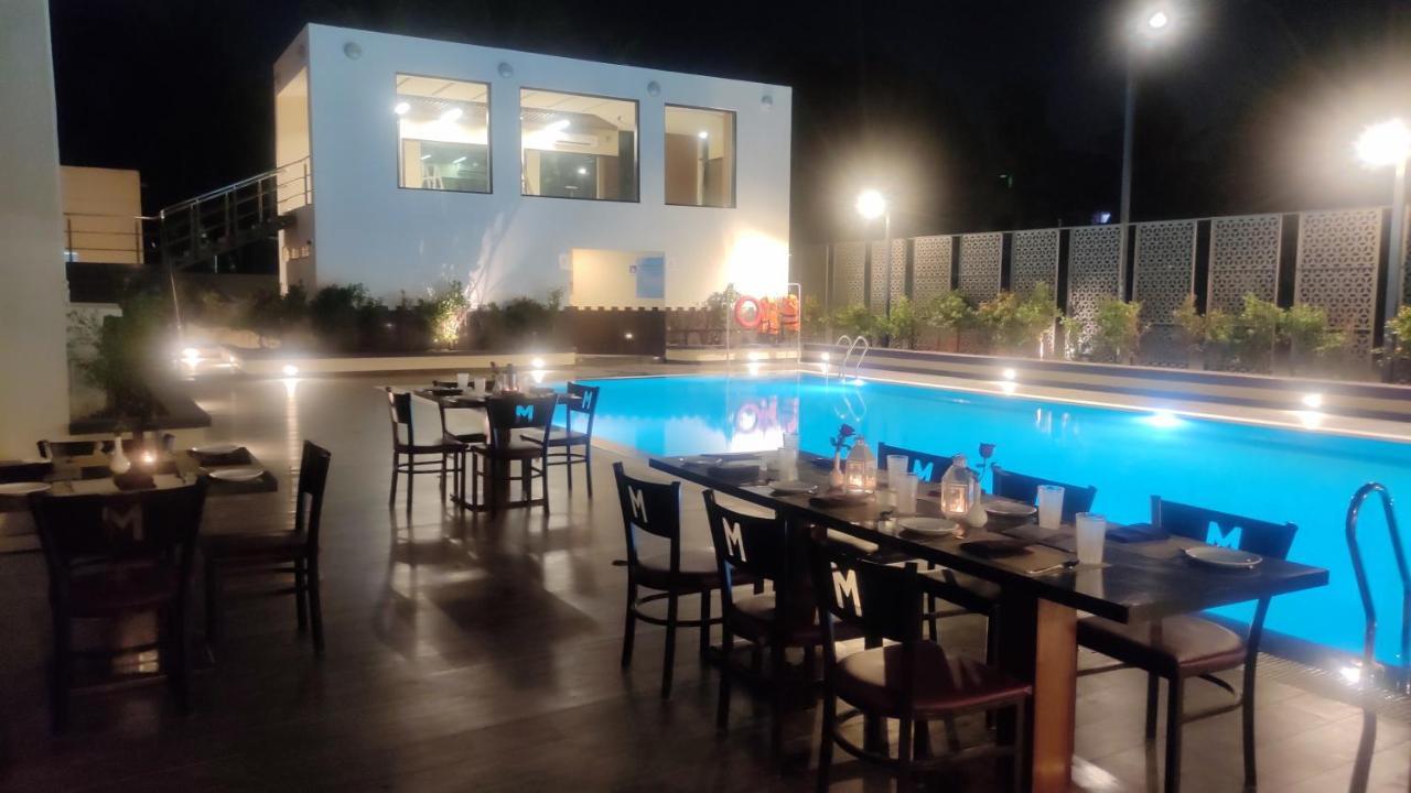 Manjeera Sarovar Premiere Hotell Rājahmundry Eksteriør bilde