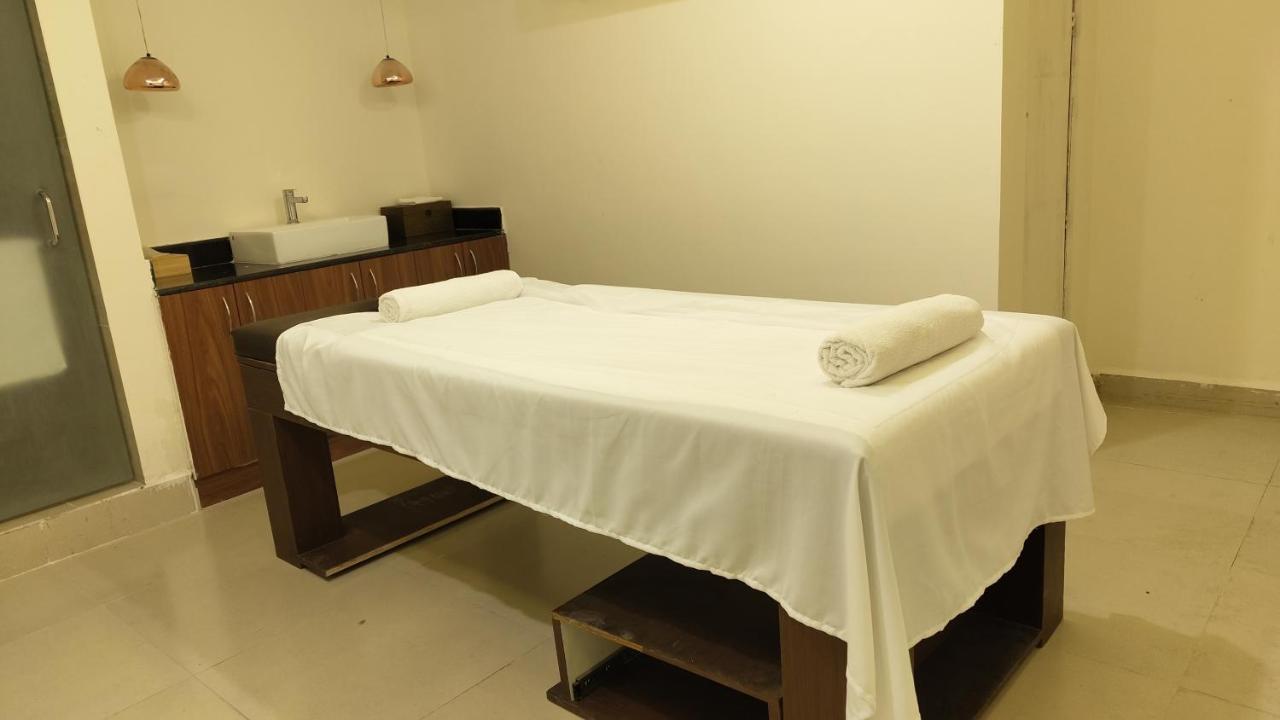 Manjeera Sarovar Premiere Hotell Rājahmundry Eksteriør bilde