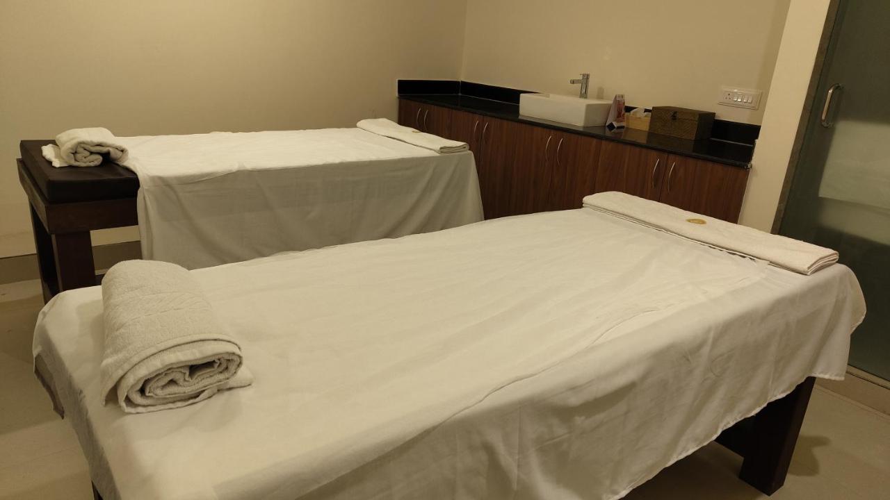 Manjeera Sarovar Premiere Hotell Rājahmundry Eksteriør bilde