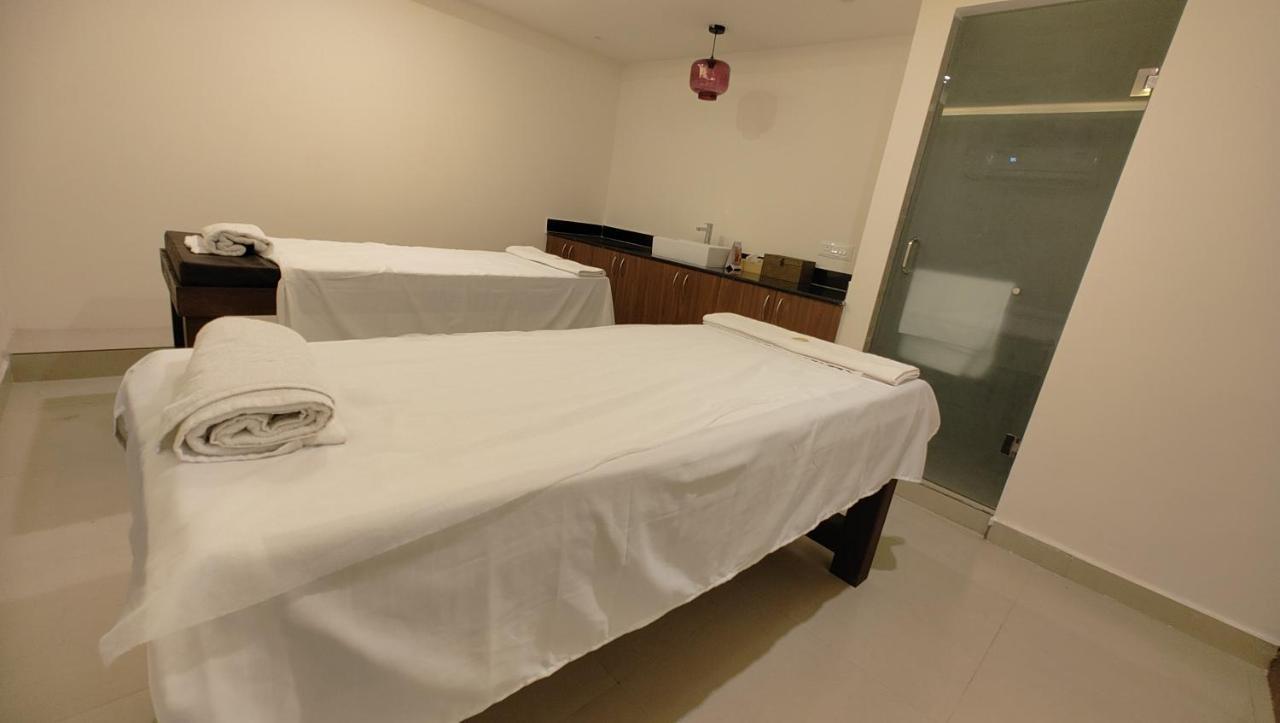Manjeera Sarovar Premiere Hotell Rājahmundry Eksteriør bilde